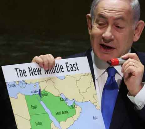 Perdana Menteri Israel Benjamin Netanyahu memegang peta "Timur Tengah Baru" tanpa Palestina selama pidatonya di 22 September 2023 ke Majelis Umum PBB di New York.