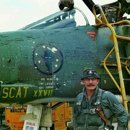 F-4 dari TFW ke-8, dipimpin oleh Kolonel Robin Olds, dan secara elektronik menyamar sebagai F-105, menipu 16 NVAF MiG-21 ke dalam pertempuran yang tidak menguntungkan (2 Januari 1967). Tujuh MiG jatuh tanpa kerugian bagi Amerika. Operasi Bolo sukses