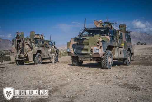 7.) Penggantinya adalah tim Bushmaster-Boxer, dengan Kendaraan Mobilitas Terproteksi Bushmaster untuk infanteri dan Boxer untuk dukungan dan servis tempur.