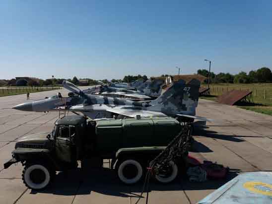 MiG-29 Fulcrum adalah pesawat tempur supersonik generasi ke-4 modern yang dapat mencapai kecepatan suara lebih dari dua kali lipat. Pesawat ini sebanding dengan Boeing F/A-18 Hornet Amerika atau General Dynamics F-16 Fighting Falcon.