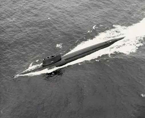 Kapal selam Kiamat yang tidak pernah ada: piket radar USS Triton terlihat pada tahun 1959