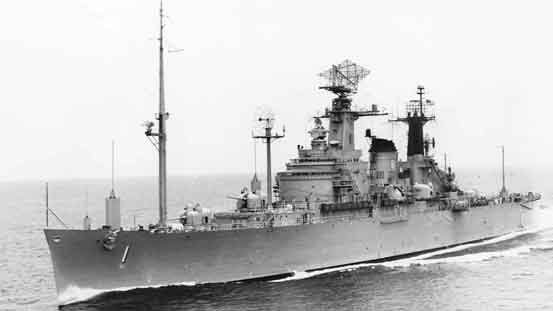 USS Northampton, sekitar tahun 1959, saat masih dilengkapi sebagai kapal penjelajah ringan komando.
