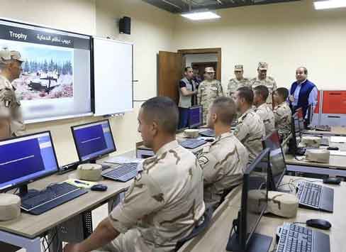 Pelajaran teori untuk mahasiswa Akademi Militer Mesir yang dihadiri oleh Presiden Sisi. Perhatikan bahwa tentara Mesir diberi pengarahan tentang spesifikasi teknis & kerentanan tank Merkava Israel.