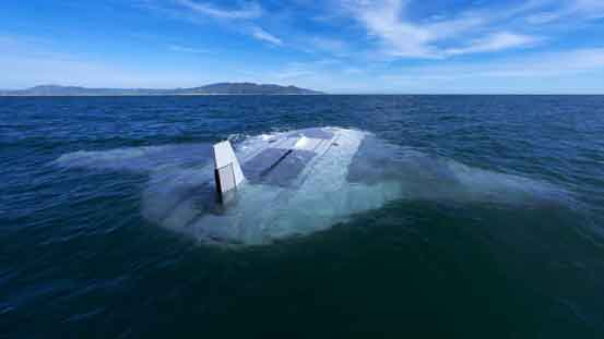 Foto baru drone bawah air otonom Manta Ray yang dikembangkan oleh Northrop Grumman untuk DARPA, dirancang untuk misi jangka panjang di lautan tanpa memerlukan dukungan manusia. Manta Ray akan menampilkan kemampuan komando, kontrol, dan komunikasi (C3) tingkat lanjut,