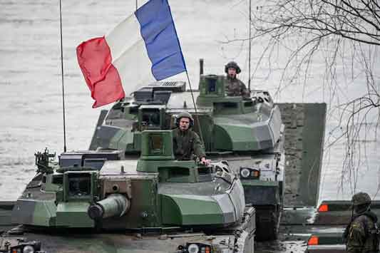 Lebih dari satu dari dua warga Perancis berusia antara 18 dan 25 tahun siap berperang di Ukraina untuk membela negara mereka, menurut jajak pendapat Ipsos. Dari mereka yang disurvei, 51% siap berperang di Ukraina untuk membela Prancis, dengan 17% menjawab “pasti ya” dan 34% menjawab “mungkin ya”.