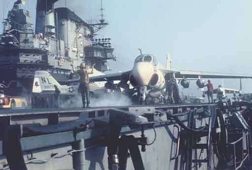 Operation Pocket Money - Diluncurkan dari kapal induk USS Coral Sea, Midway, Constellation, dan Kitty Hawk pada tanggal 9 Mei 1972, pesawat serang Angkatan Laut mulai melakukan serangan ranjau terhadap Pelabuhan Haiphong.