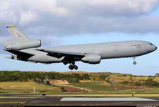 KC-10 Extender adalah versi militer DC-10-30CF untuk pengisian bahan bakar di udara. Pesawat ini dipesan oleh Angkatan Udara A.S. dan dikirim dari tahun 1981 hingga 1988. Sebanyak 60 unit dibuat. Pesawat ini ditenagai secara eksklusif oleh mesin turbofan General Electric CF6.