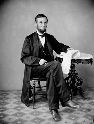 Presiden Abraham Lincoln ditembak dan dibunuh oleh John Wilkes Booth pada tahun 1865 ketika menghadiri pertunjukan “Our American Cousin” di Ford's Theatre di Washington, D.C. Sebelumnya, terdapat dua kali percobaan pembunuhan terhadap Presiden Lincoln pada tahun 1861 dan 1864.