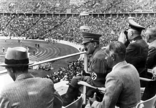 Hitler melihat Olimpiade 1936 sebagai kesempatan untuk mempromosikan pemerintahan dan cita-cita supremasi rasial dan antisemitisme, dan koran resmi Partai Nazi, Völkischer Beobachter, menulis dengan sangat tegas bahwa orang Yahudi tidak boleh berpartisipasi dalam Olimpiade