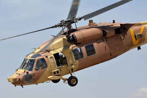 Angkatan Udara Israel (IAF) menerima 10 UH-60A Black Hawk dari Amerika Serikat pada bulan Agustus 1994. Diberi nama Yanshuf (bahasa Inggris: Burung Hantu) oleh IAF, UH-60A mulai menggantikan helikopter serbaguna Bell 212. IAF pertama kali menggunakan UH-60 dalam pertempuran pada tahun 1996 di Libanon selatan.