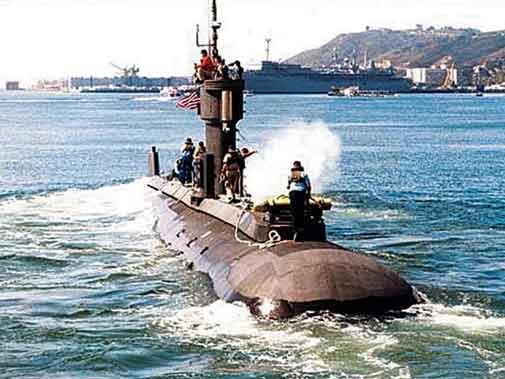 USS Dolphin (AGSS-555) adalah kapal selam penelitian dan pengembangan penyelaman dalam diesel-listrik Angkatan Laut Amerika Serikat. Kapal ini ditugaskan pada tahun 1968 dan dinonaktifkan pada tahun 2007. Kariernya selama 38 tahun adalah yang terpanjang dalam sejarah untuk kapal selam Angkatan Laut AS hingga saat itu. Dia adalah kapal selam bertenaga konvensional terakhir yang beroperasi di Angkatan Laut