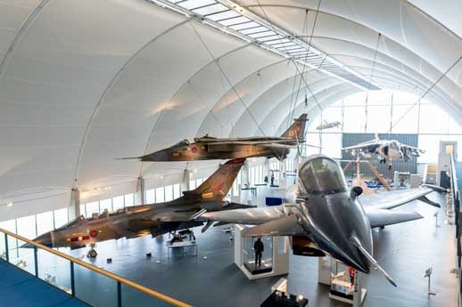 Museum Angkatan Udara Kerajaan Inggris di London terletak di bekas Hendon Aerodrome, di Borough of Barnet, London Utara. Museum ini memiliki lima bangunan dan hanggar yang memamerkan sejarah penerbangan dan Angkatan Udara Kerajaan. Museum ini merupakan bagian dari Museum Angkatan Udara Kerajaan.