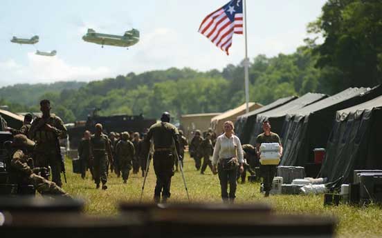 Civil War - Sebuah perjalanan melintasi Amerika masa depan yang distopia, mengikuti sekelompok jurnalis yang tergabung dalam militer saat mereka berpacu dengan waktu untuk mencapai DC sebelum faksi pemberontak menyerbu Gedung Putih.