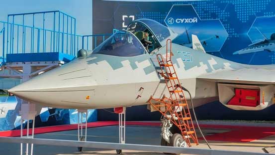 SU-57 , Kanopi pesawat dilapisi dengan lapisan oksida logam setebal 70–90 nm dengan penyerap gelombang radar yang ditingkatkan untuk mengurangi pengembalian radar ke kokpit sebesar 30% dan melindungi pilot dari dampak radiasi ultraviolet dan termal