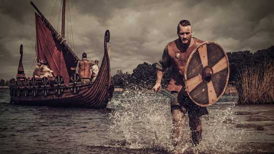 Pada tanggal 8 Juni 793 M, sekelompok pelaut bangsa Norse dari Skandinavia menyeberangi Laut Utara dan mendarat di Pulau Suci Lindisfarne, tepat di lepas pantai timur laut Inggris. Mereka menjarah biara Kristen penting St Cuthbert dan dengan demikian menandai dimulainya masa bangsa Viking, sebuah era yang berlangsung selama 300 tahun.