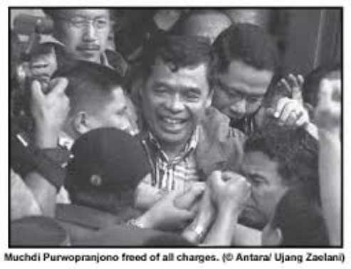 4 Oktober 2006, Mahkamah Agung menyatakan Pollycarpus tidak terbukti melakukan pembunuhan berencana. Dalam putusan kasasi yang dibacakan di Jakarta, Mahkamah Agung (MA) hanya menghukum terdakwa Pollycarpus dua tahun penjara karena terbukti menggunakan surat palsu. Pada tanggal 25 Januari 2008 pukul 23:00 tim dari kejaksaan menjemput Pollycarpus dirumahnya. Penjemputan ini merupakan lanjutan dari putusan Mahkamah Agung yang menerima PK dari tim pengacara Munir. Dalam putusan itu MA memvonis Pollycarpus 20 tahun penjara karena terbukti dengan menyakinkan melakukan pembunuhan terhadap Munir.