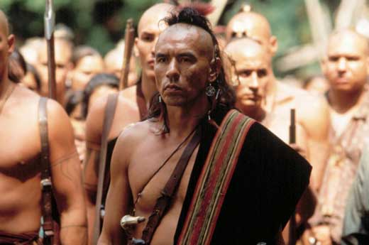 Suku Huron, yang awalnya adalah sekutu Inggris, akhirnya menjadi musuh karena Magua yang berambisi. Suku Mohikan, yang diwakili oleh Chingachgook (Russell Means) dan Uncas (Eric Schweig), harus menghadapi ancaman dari suku Huron dan kekuatan kolonial.