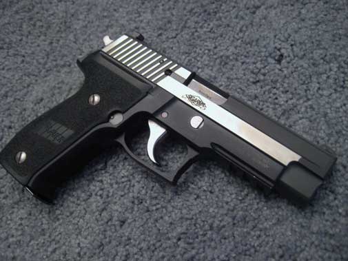 SIG Sauer P226 adalah pistol servis ukuran penuh yang dibuat oleh SIG Sauer. Model ini tersedia dalam empat ruang peluru: 9×19mm Parabellum, .40 S&W, .357 SIG, atau .22 Long Rifle