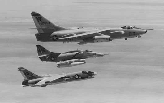 Douglas A-3 Skywarrior, A-4 Skyhawk dan Vought F-8 Crusader