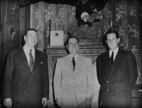 Skorzeny (kiri) dengan Presiden Argentina Juan Perón (tengah).