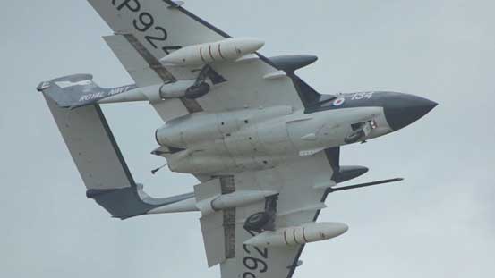 Pada saat itu, Sea Vixen merupakan pesawat yang sangat modern, yang dapat menandingi hampir semua musuh potensial. Ada minat yang cukup besar dari negara-negara lain, termasuk sekutu NATO dan Australia, dan de Havilland bahkan memiliki versi mach 1.4+ yang disempurnakan dengan sayap tipis