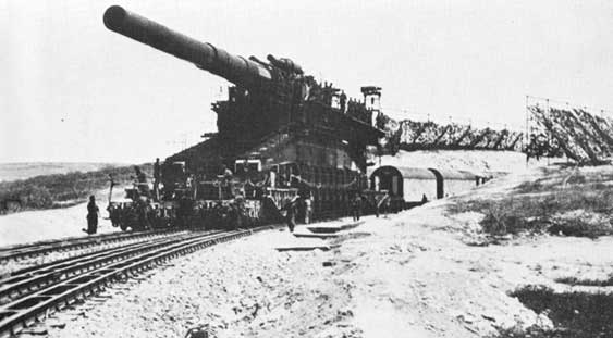 Schwerer Gustav (Heavy Gustav) adalah meriam kereta api Jerman berukuran 80 sentimeter (31,5 in). Meriam ini dikembangkan pada akhir tahun 1930-an oleh Krupp di Rügenwalde sebagai artileri pengepungan dengan tujuan khusus untuk menghancurkan benteng-benteng utama Garis Maginot Prancis, benteng terkuat yang ada saat itu.