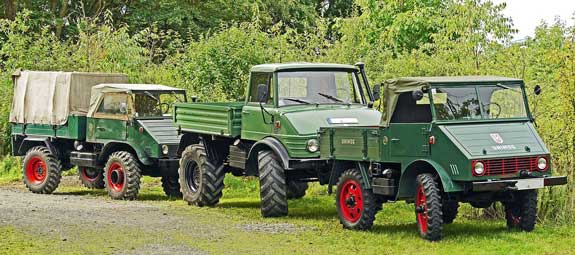 Unimog adalah jajaran kendaraan serba guna dari Daimler Truck, kendaraan AWD yang sangat mampu di medan offroad dengan poros penggerak Power take-off (PTO) yang sejak tahun 1948 dapat digunakan dengan peralatan tambahan dalam peran traktor, truk ringan dan truk, untuk pembajakan salju, di bidang pertanian, kehutanan, pemadam kebakaran pedesaan, di militer, bahkan dalam reli dan sebagai kendaraan rekreasi. Rangka dirancang untuk menjadi bagian suspensi yang fleksibel, bukan untuk membawa beban berat.