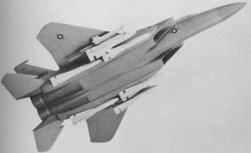 Model skala F-15N yang menunjukkan dudukan AIM-54.